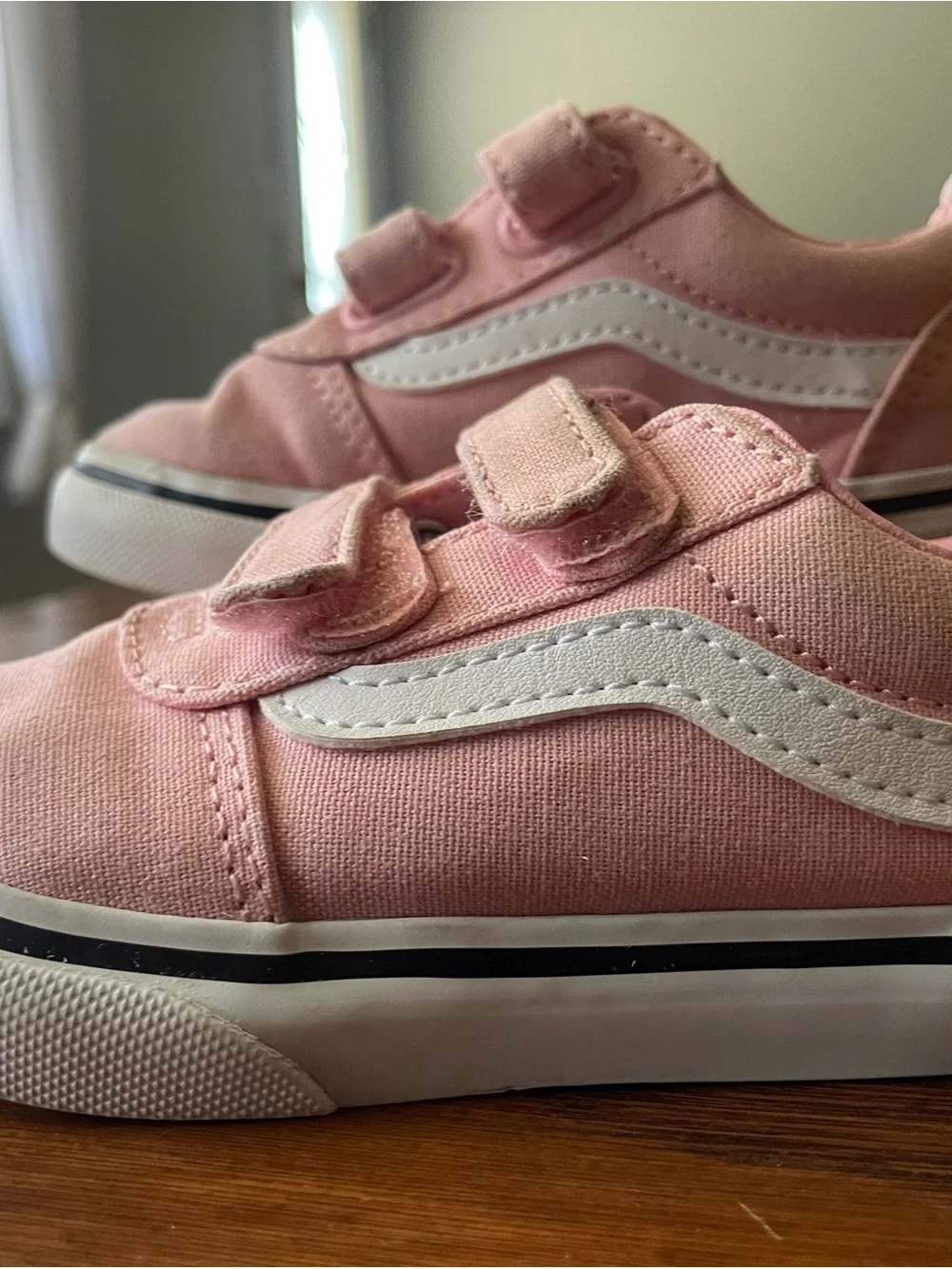 Vans Kids Low-Top Canvas Sneakers in Light Pink and White